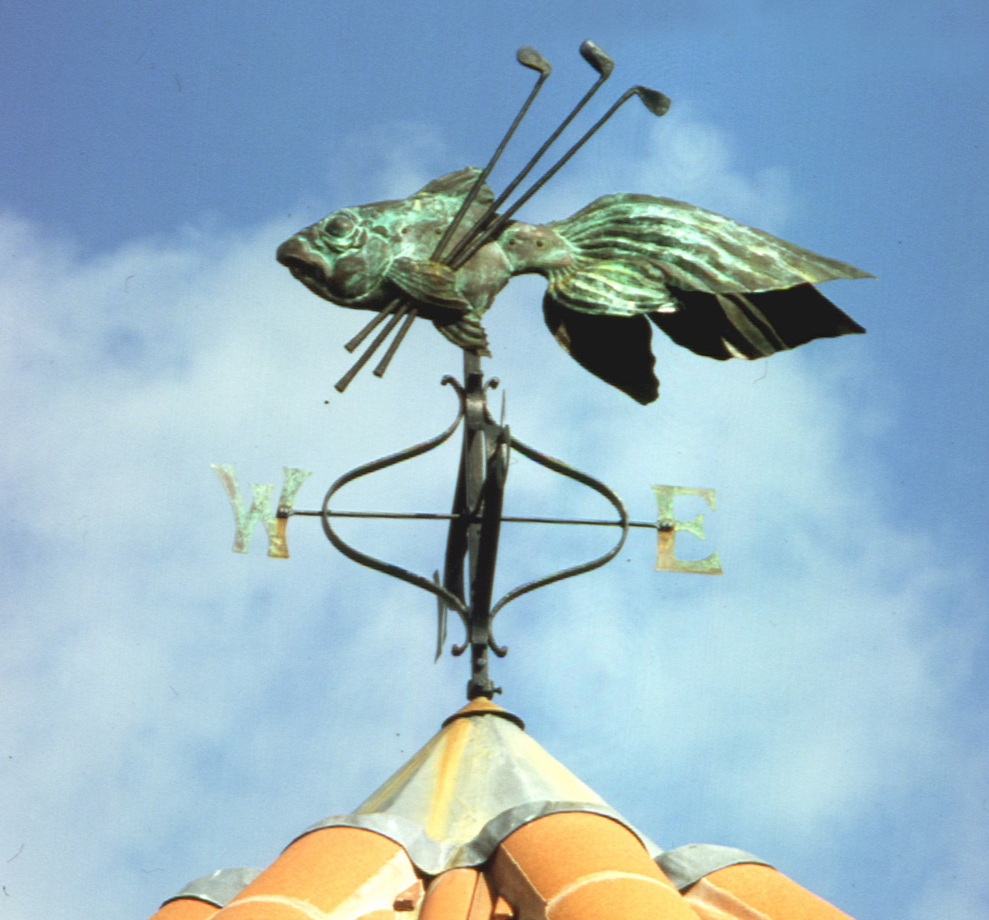 GOLFISH Fish with Golfclubs