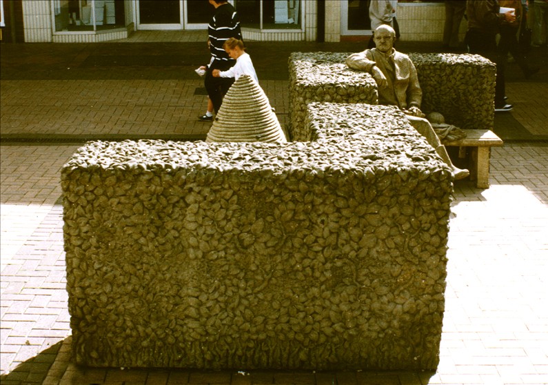 ... with the beehive, tree trunk, and hedges ... (Click to enlarge)